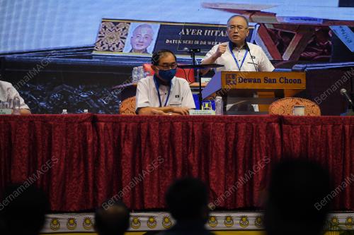 DATUK SERI DR WEE KA SIONG