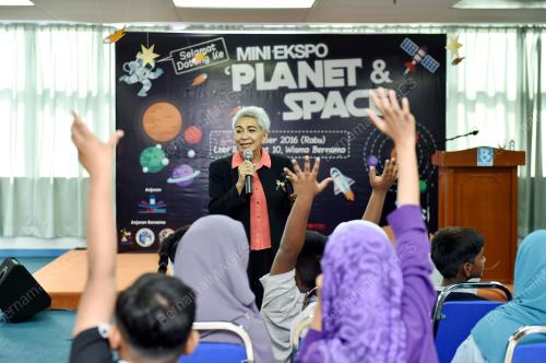 KL17_07122016_PLANET_AND_SPACE