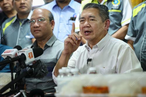 DATUK SERI SALAHUDDIN AYUB