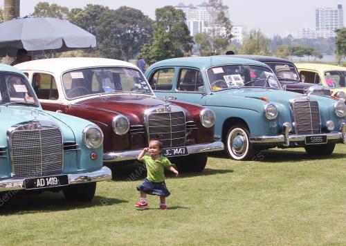 KERETA KELASIK MERCEDES-BENZ