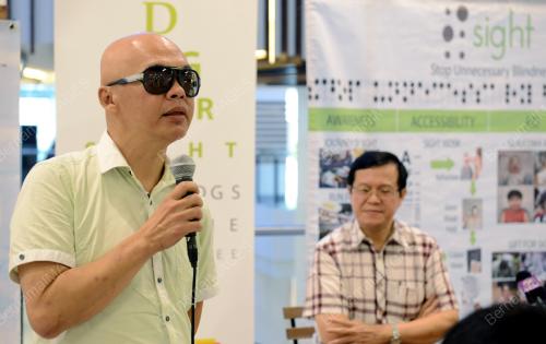 KL17_08052014_GUIDE_DOG