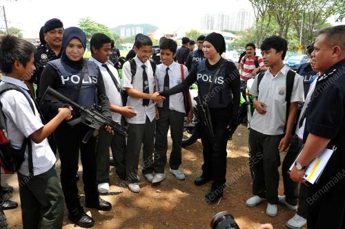 KL17_08102013_POLIS