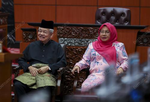 ANGKAT SUMPAH AHLI DEWAN NEGARA