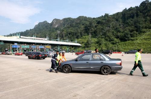 TOL GOMBAK