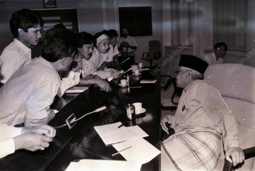 JULAI 1990 D