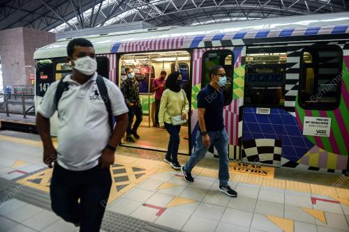 KEADAAN HARI PERTAMA PENGANGKUTAN AWAM PADA FASA DUA
