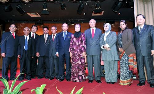 TAN SRI ABU ZAHAR UJANG
