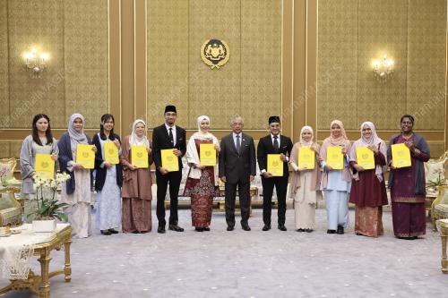 AL-SULTAN ABDULLAH RI'AYATUDDIN AL-MUSTAFA BILLAH SHAH