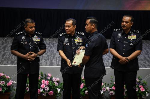 DATUK SERI MOHD KHALID ISMAIL
