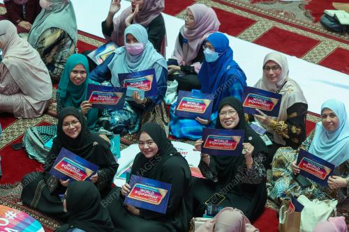 TUNKU AZIZAH AMINAH MAIMUNAH ISKANDARIAH