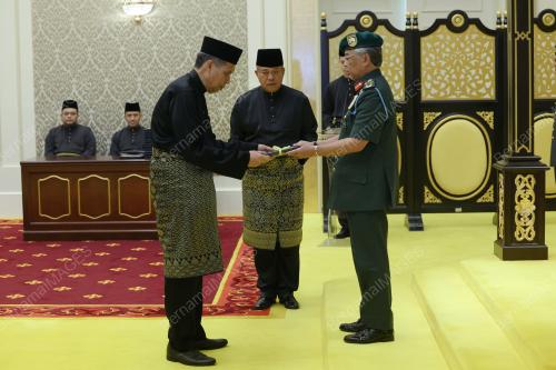 AL-SULTAN ABDULLAH RI'AYATUDDIN AL-MUSTAFA BILLAH SHAH