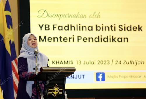 FADHLINA SIDEK