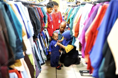 ANAK ANAK YATIM MEMBELI BELAH
