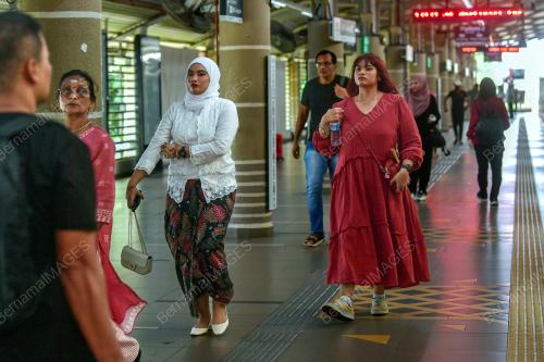 TINJAUAN WARGA KOTA BERBAJU RAYA