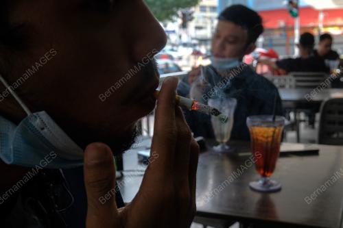 TINJAUAN MEROKOK DI PREMIS MAKAN