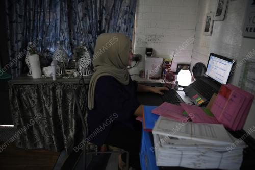 BERKERJA DARI RUMAH