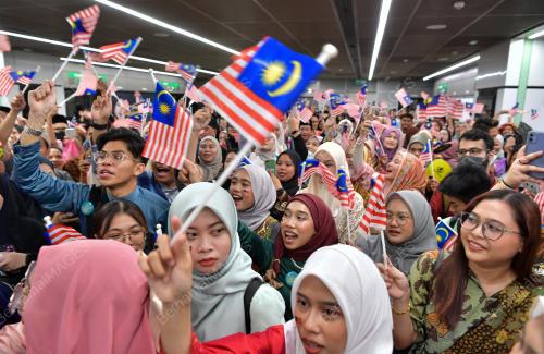 KERETAPI SARONG 2023