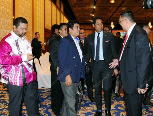 KL17_16122013_KHAIRY_MESRA