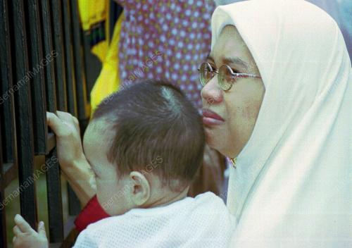 KL17_17022016_ISTERI_AMIN