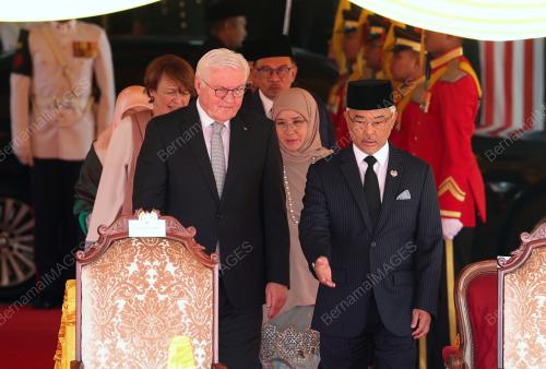 AL-SULTAN ABDULLAH RI'AYATUDDIN AL-MUSTAFA BILLAH SHAH