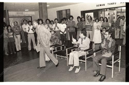 SAMAD IDRIS RASMI PAMERAN DIPLOMA 80' KAJIAN SENI LUKIS