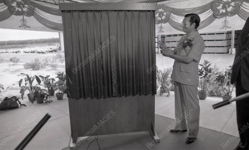 DR. MAHATHIR MOHAMAD