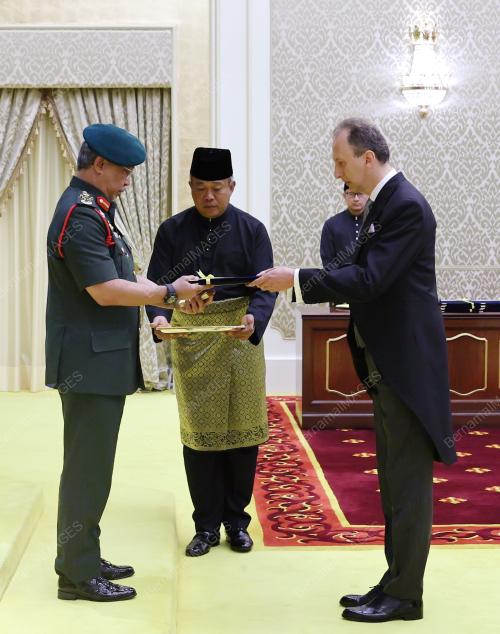 AL-SULTAN ABDULLAH RI'AYATUDDIN AL-MUSTAFA BILLAH SHAH