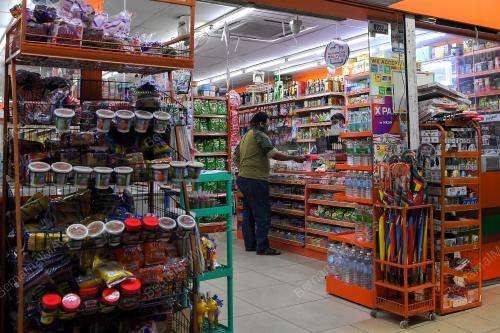 KEDAI SEBERNEKA BEROPERASI SEHINGGA DUA PAGI