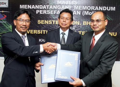 AHMAD ZAHARUDIN IDRUS