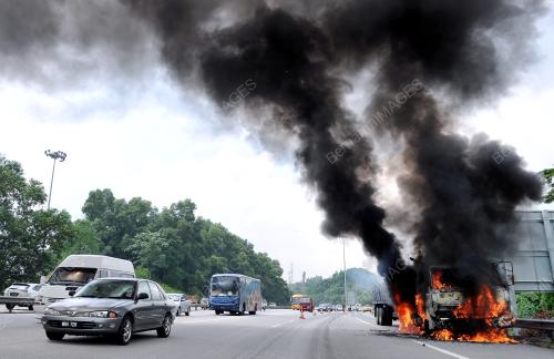 KL17_18072012_TERBAKAR