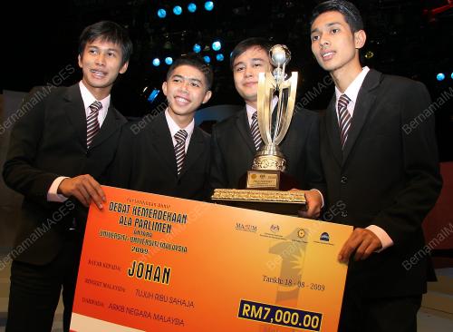 JUARA PERTANDINGAN DEBAT