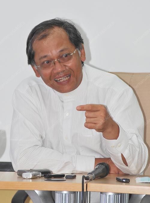 DATUK AHMAD FUAD ISMAIL