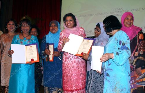 DATUK SHAHRIZAT ABDUL JALIL