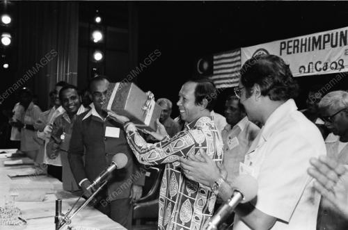 PERHIMPUNAN MIC