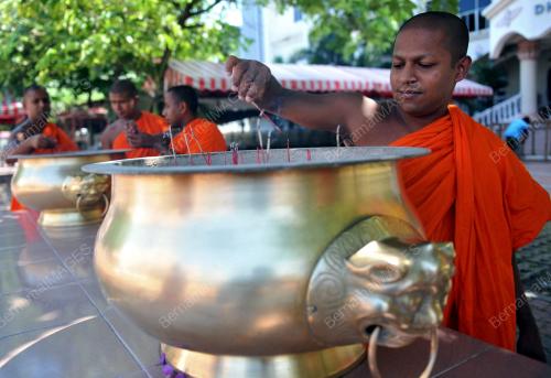 KL17_21052013_WESAK2