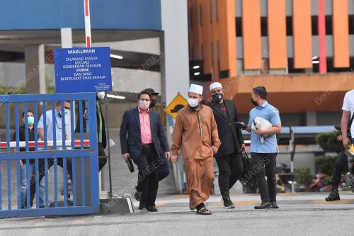 USTAZ EBIT LEW