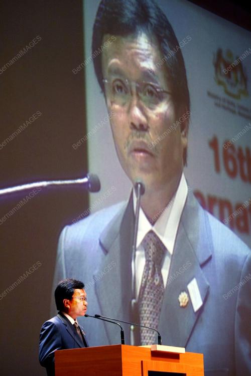 MOHD SHAFIE APDAL