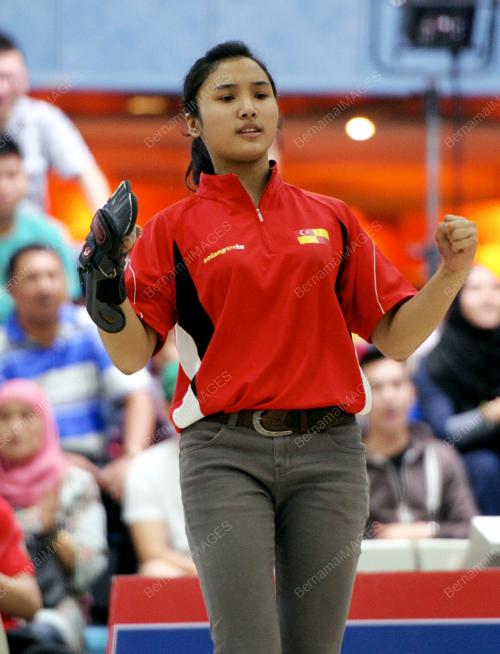 KL17_22122012_BOWLING
