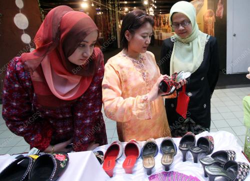 PENGUNJUNG PAMERAN