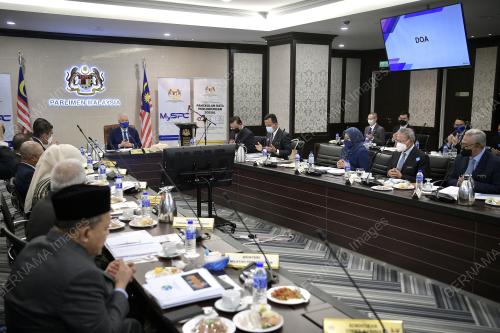 DATUK SERI ISMAIL SABRI YAAKOB