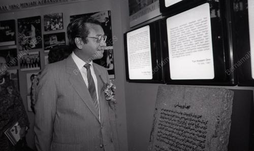 DR. MAHATHIR BIN MOHAMAD