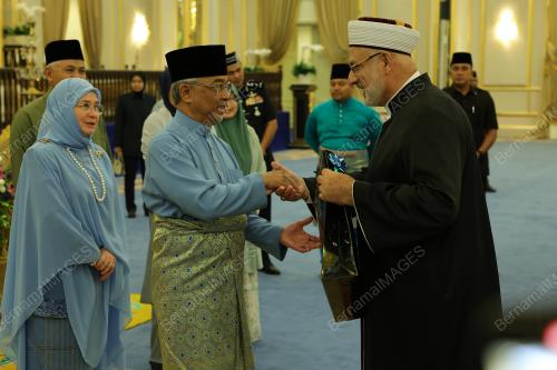 AL-SULTAN ABDULLAH RI'AYATUDDIN AL-MUSTAFA BILLAH SHAH