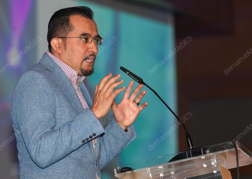DATUK DR ASYRAF WAJDI DUSUKI