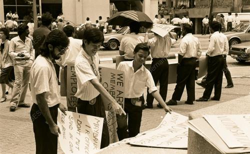 TUNJUK PERASAAN TERHADAP MAYBANK