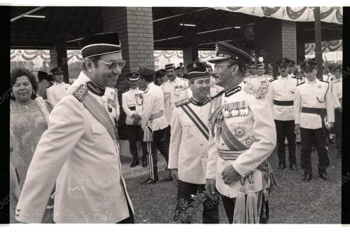 AGONG DI PERBARISAN PULAPOL