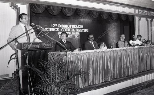 DR. MAHATHIR BIN MOHAMAD