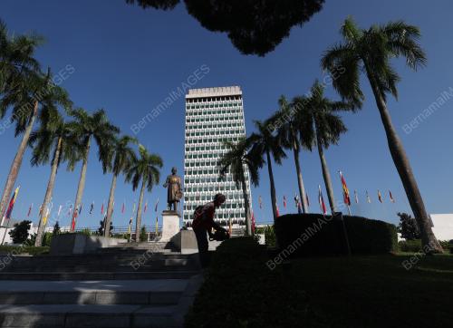 ISTIADAT PEMBUKAAN PENGGAL KETIGA MAJLIS PARLIMEN KE-15