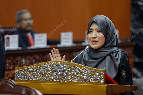 ANGKAT SUMPAH AHLI DEWAN NEGARA