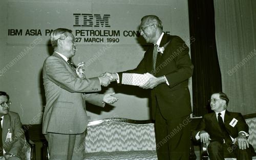 KL17_260390_IBM