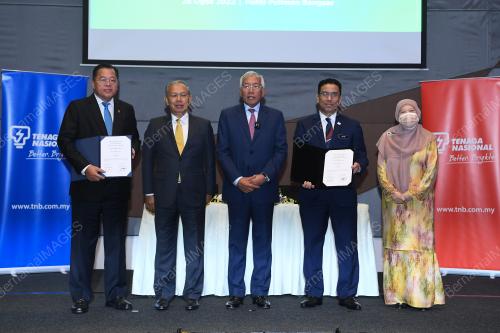 DATUK SERI MAHDZIR KHALID